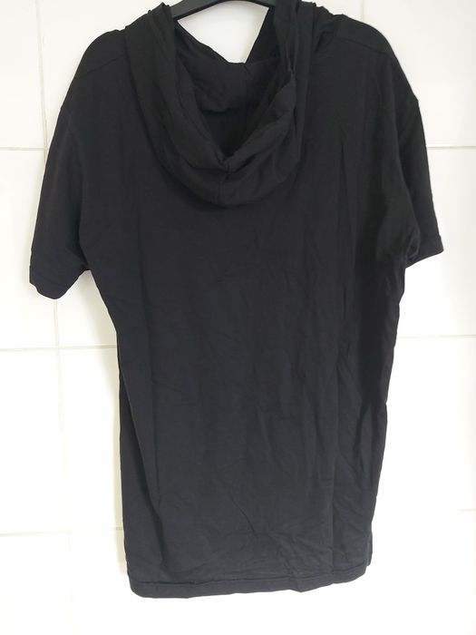 T shirt com capucho