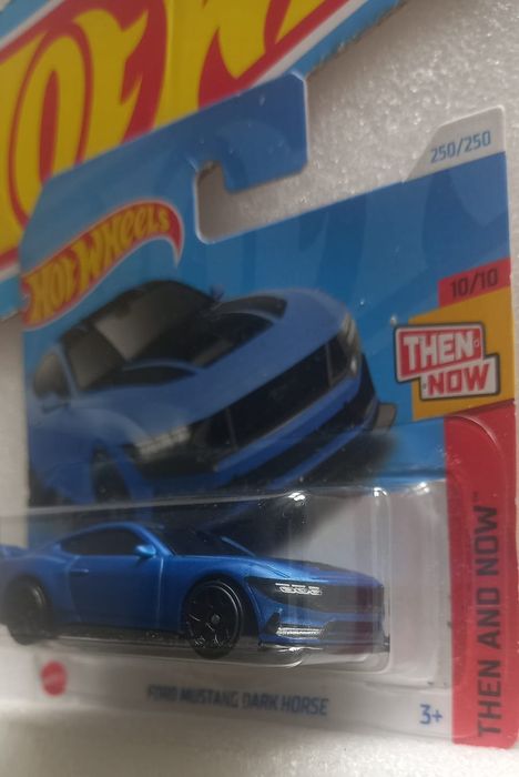 Ford Mustang Dark Horse Hot Wheels
