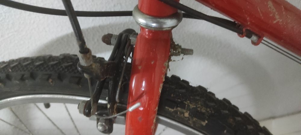 Bicicleta usada pneus novos