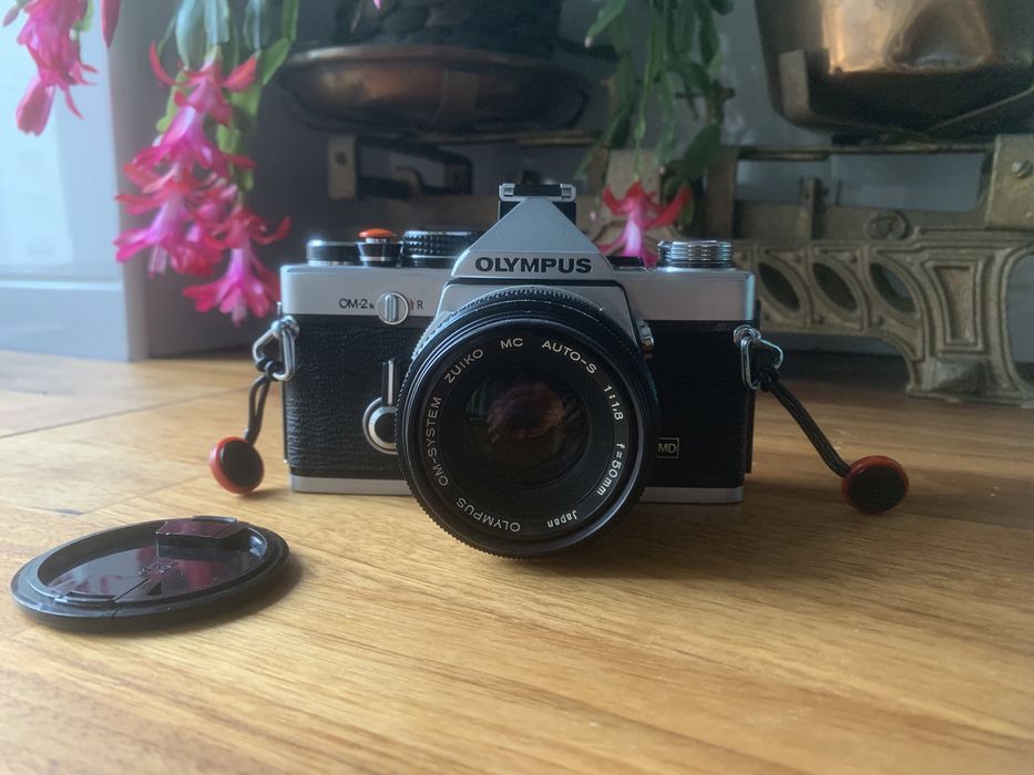 Olympus OM-2n com lente Zuiko 1.8 50mm