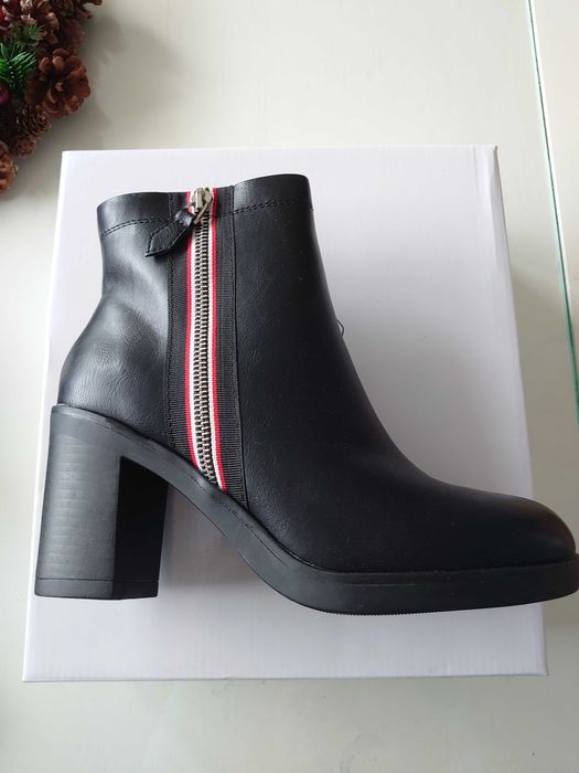 Botki Catwalk NOWE z kolorową lamówką r.40