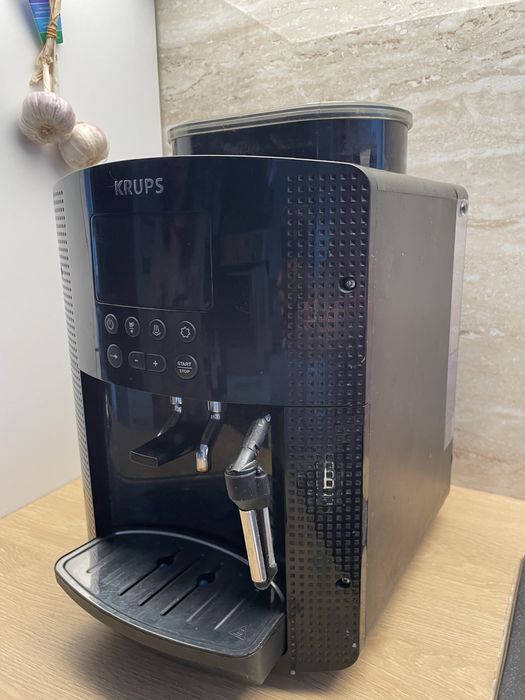 Ekspres ciśnieniowy do kawy Krups Essential EA816B70