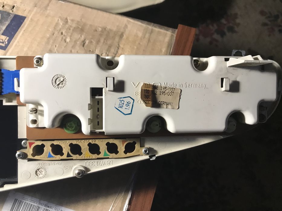 Ауди  а6 с4 , 100  дизель и  бензин, панель приборов.