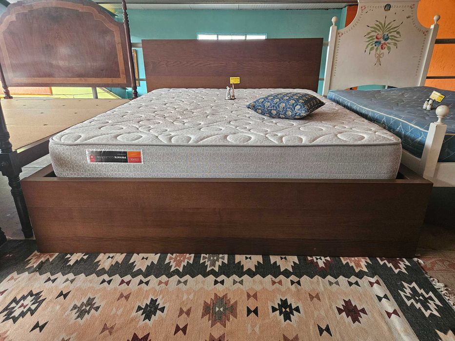 Cama com estrado e colchão - óptimo estado geral