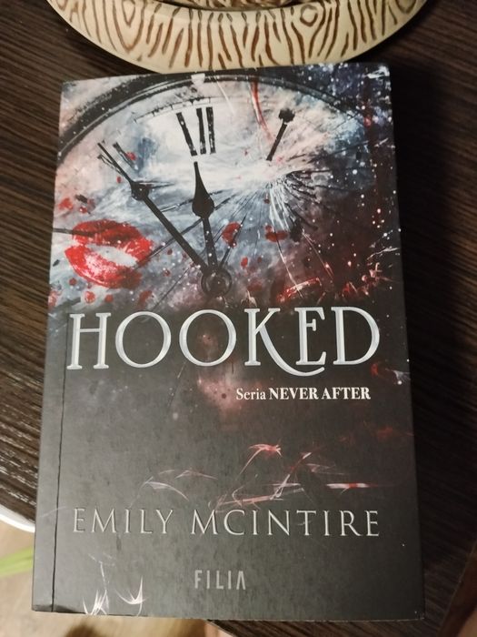 Книга польською мовою Hooked