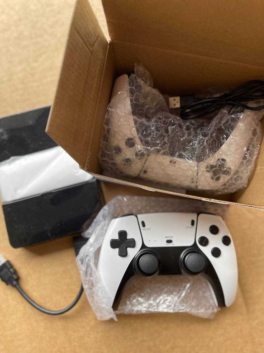 Ігрова консоль з джойстиками