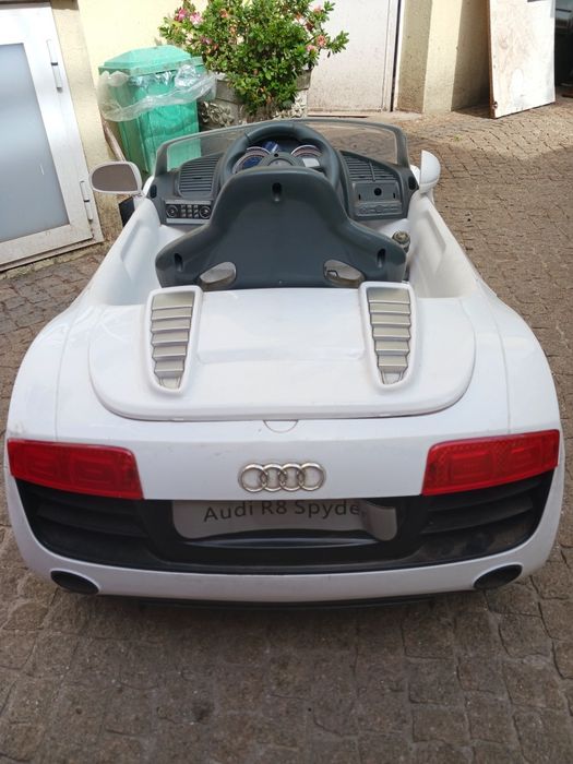Used Children's Electric Audi R8 Car with Accessories for Sale450667943381575683