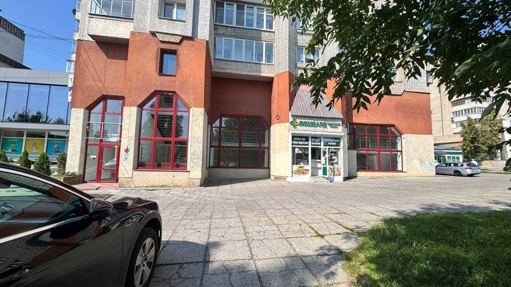 Оренда фасадного нежитлового приміщення по проспекту В. Чорновола