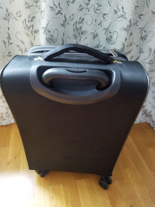 Валізу продам б/у