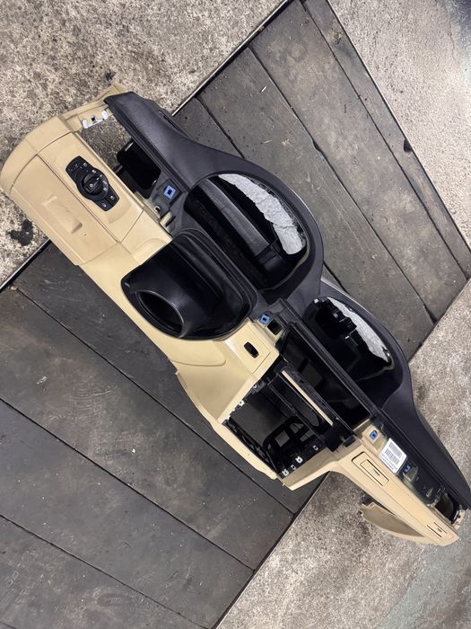 BMW e90 e91 konsola pod navi kubki poduszka airabg