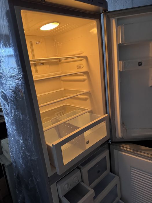 Холодильник Samsung No Frost 176*56.