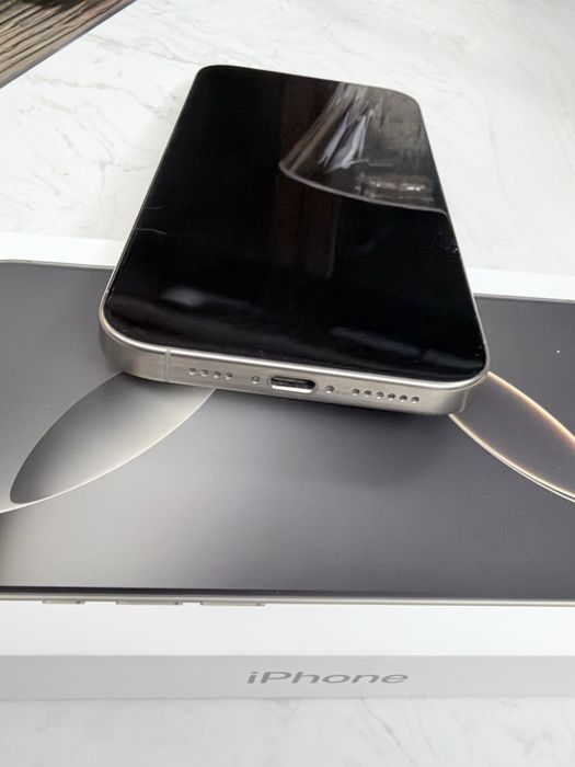 Apple Iphone 16 max pro 256 GB stan idealny