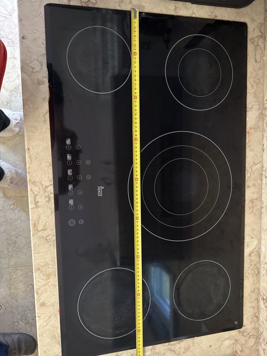 Placa vitroceramica teka com 90 cm a funcionar