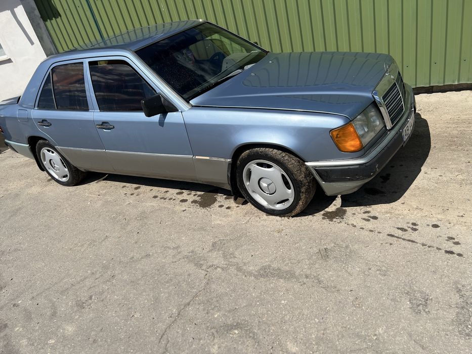 Продам срочно мерседес 124