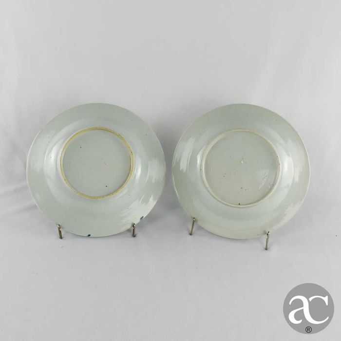 Par de pratos fundos porcelana da China, Período Qianlong, séc. XVIII