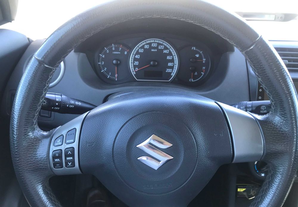 Suzuki Swift 1.3 gasolina — photo 4