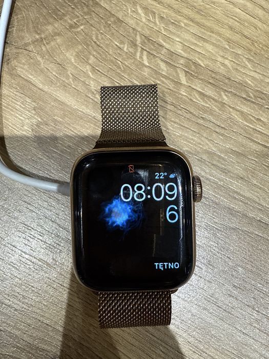 Apple watch series 5 gold