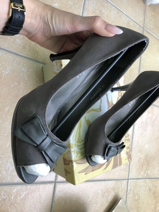 Szare buty na szpilce