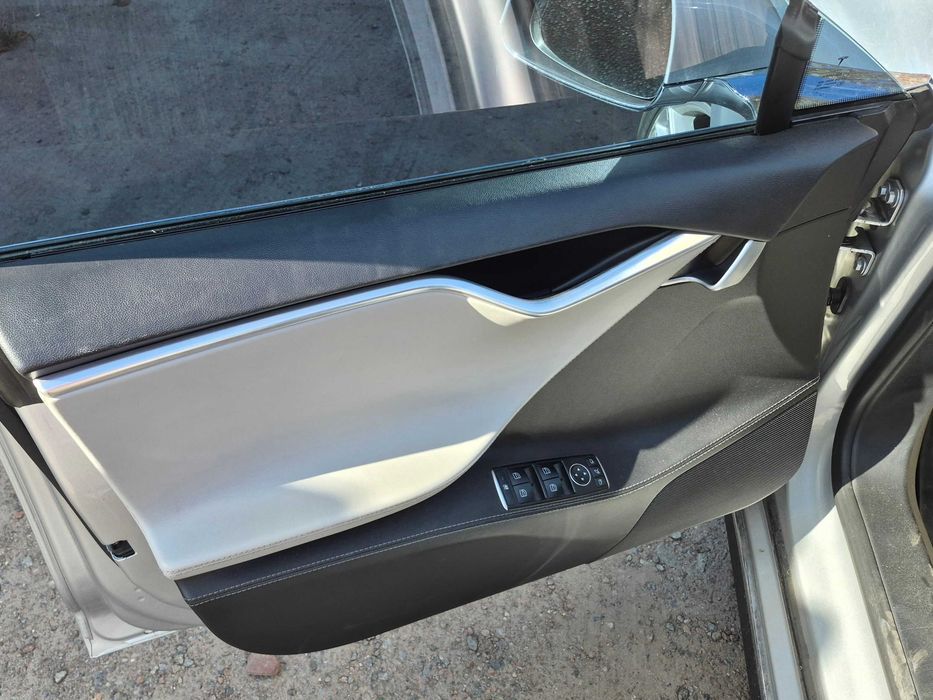 Tesla  Model  S 85