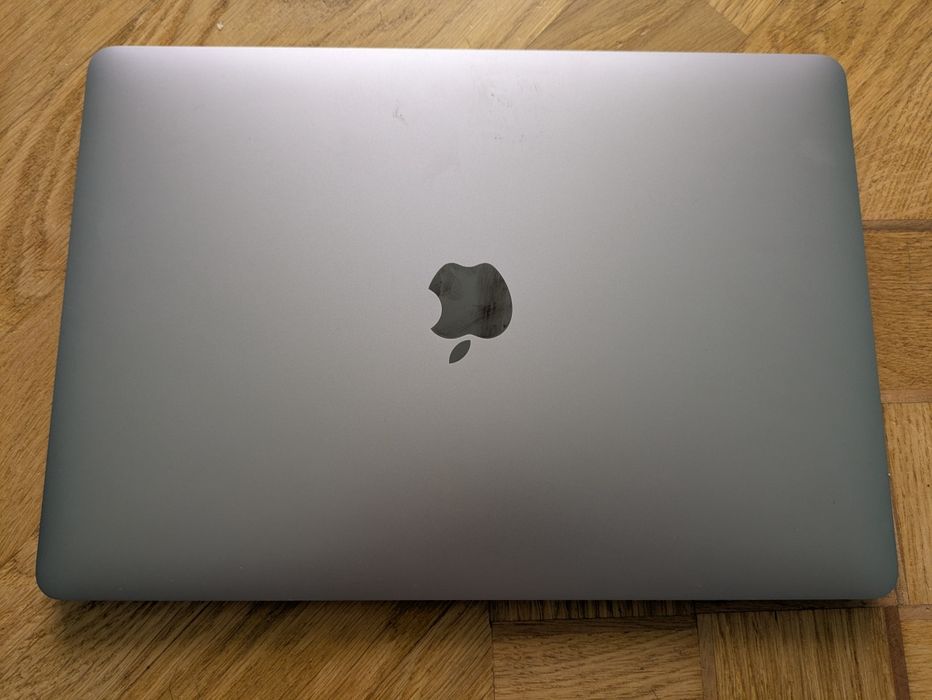 MacBook Pro  2022, 13", M2, 8/256  ГБ, нюанс або на запчастини.