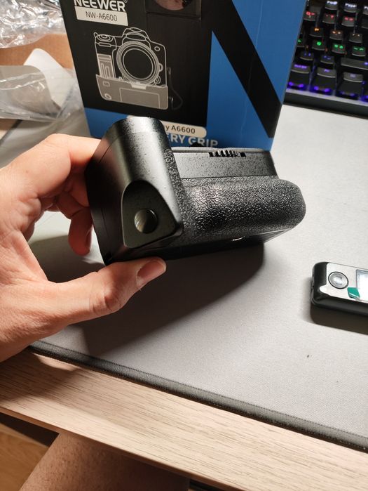 Battery Grip Neewer para Sony A6600 + comando remoto