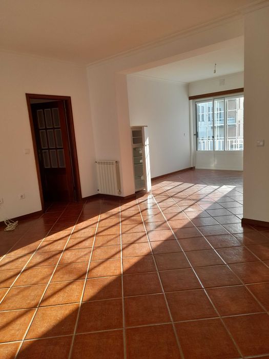Apartamento T2 no centro com garagem individual