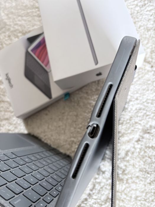 Ipad apple 8 gen 32 gb + etui klawiatura logitech combo touch