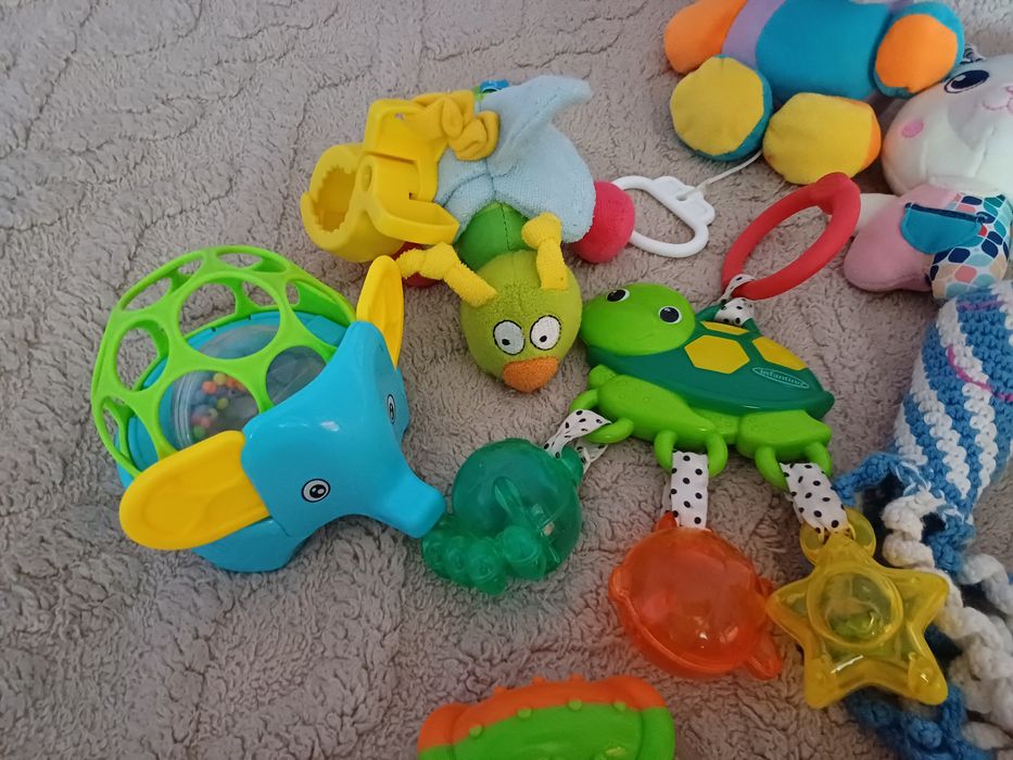 Іграшки для немовлят. Брязкальця