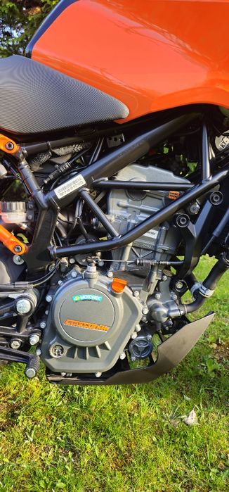 KTM DUKE 125 / 3000 tys kilometrów przebiegu jak nowy .