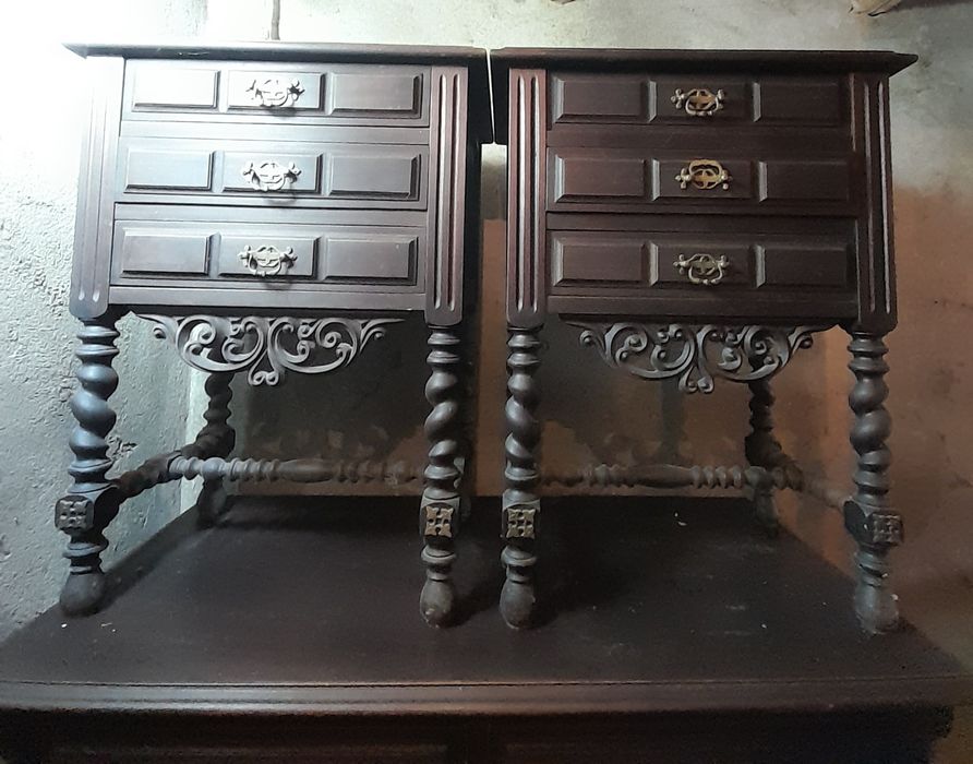 Conjunto comoda e mesas cabeceira