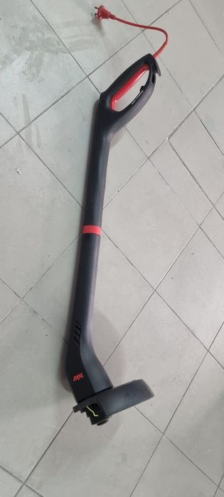 Máquina aparar relva