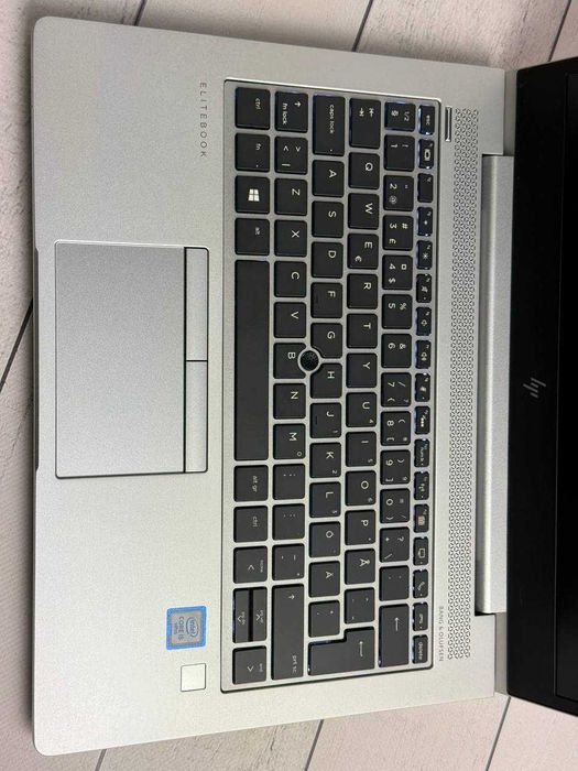 HP 830 G6 i5-8365U 8ram ssd 256 1920-1080 Full HD