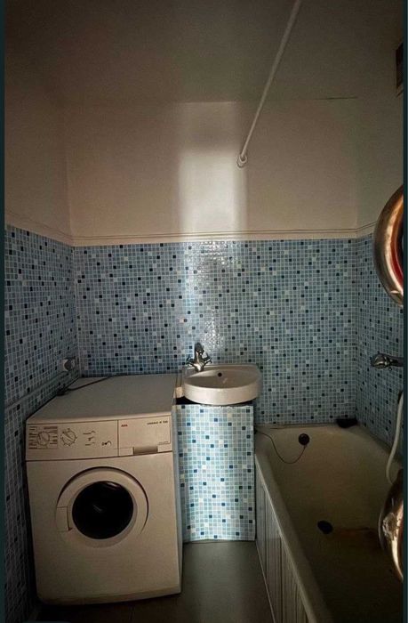 Газовый дом, три застекленные лоджии Южный рынок Срочно