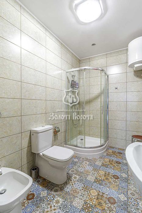 Будинок 2 поверхи, 5,8 сотки. Дизайнерський ремонт. с. Підгірці, озеро