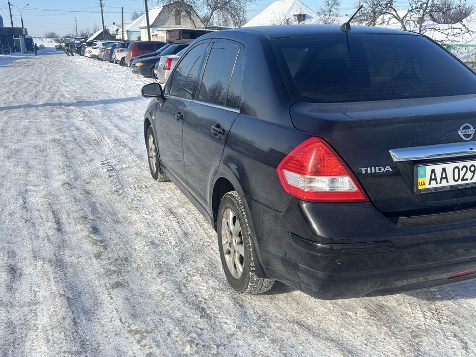 Nissan TIIDA 1.6 AT