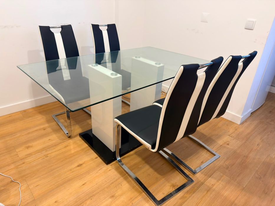 Mesa vidro com 4 cadeiras