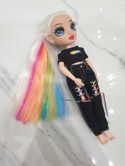 Lalka Rainbow High Junior Amaya Raine Doll kolorowe włosy tęczowe