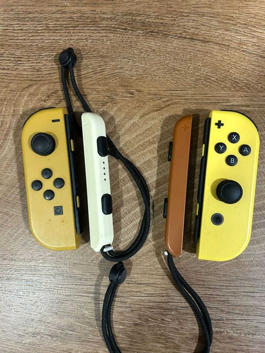 Nintendo Switch 32GB Let's Go Pokemon + Pokeball Controller + 2 Jogos