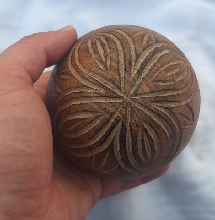 Esfera Madeira Esculpida à Mão