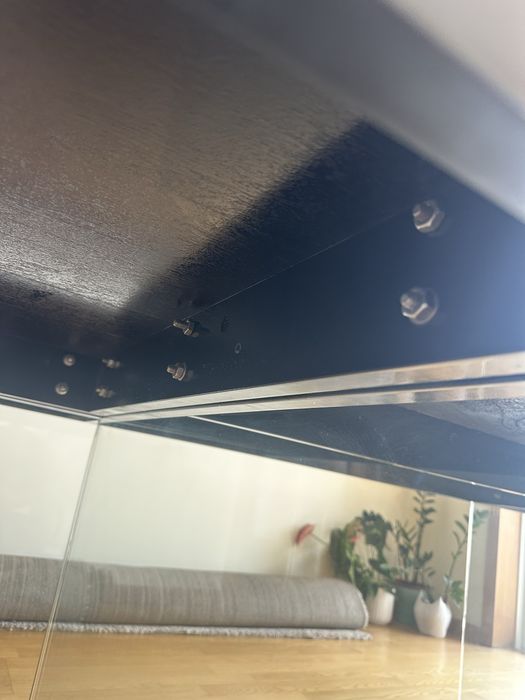 Mesa de Jantar Lacada Preta com Pés em Vidro