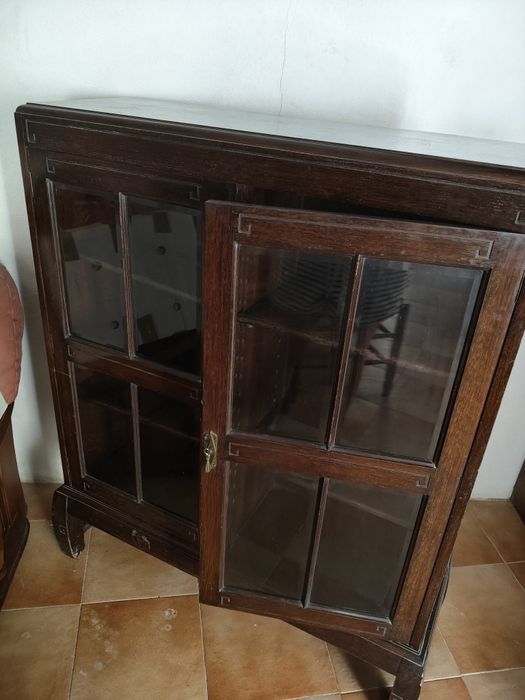 Vitrine antiga em madeira