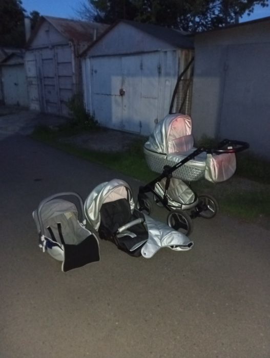 Продам коляску  2000 ГРН