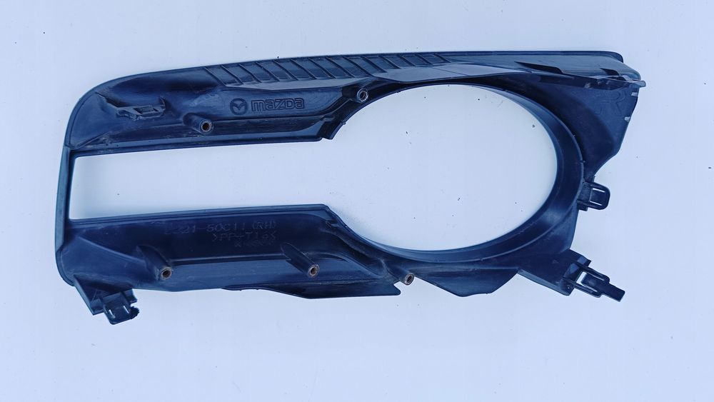 RAMKA HALOGENU KIERUNKOWSKAZU PRAWA MAZDA CX-7 2006-2009 E22150C11