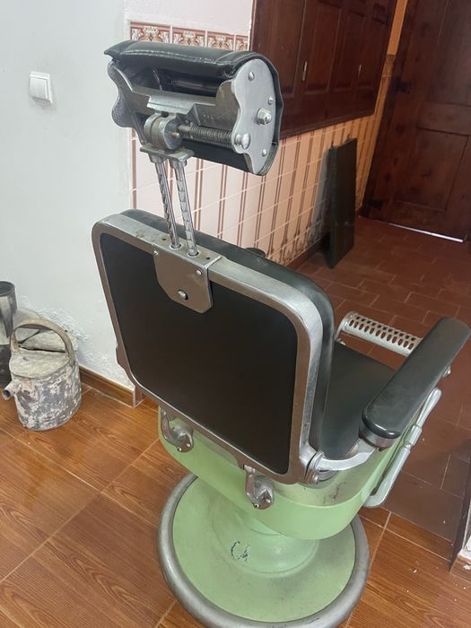 Cadeira de barbeiro antiga