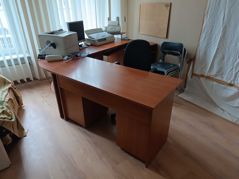Biurko (dwa biurka z łącznikiem)