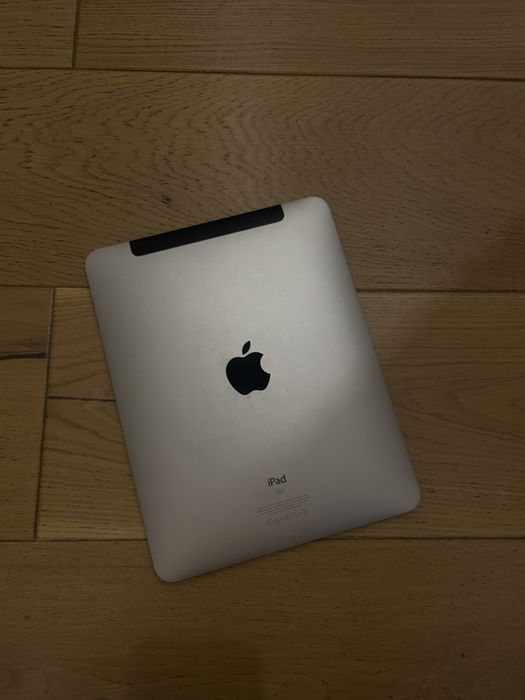 Zepsuty iPad + ładowarka