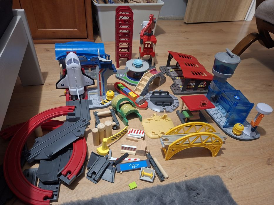 Zestaw drewnianych torów