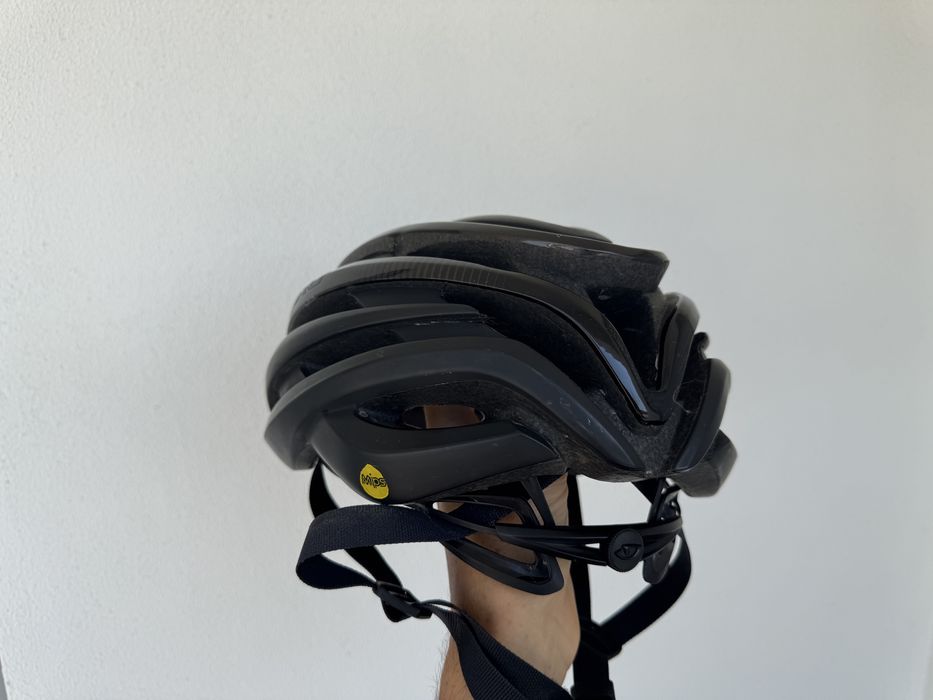 Capacete Giro MIPS