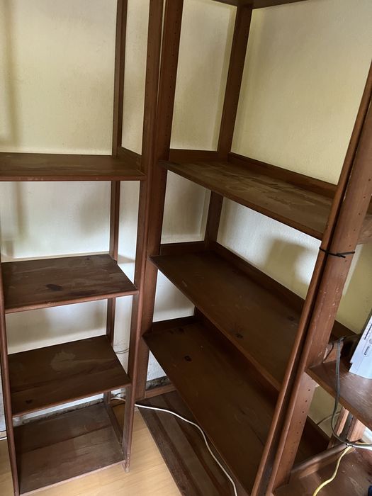 Conjunto de Estantes em Pinho