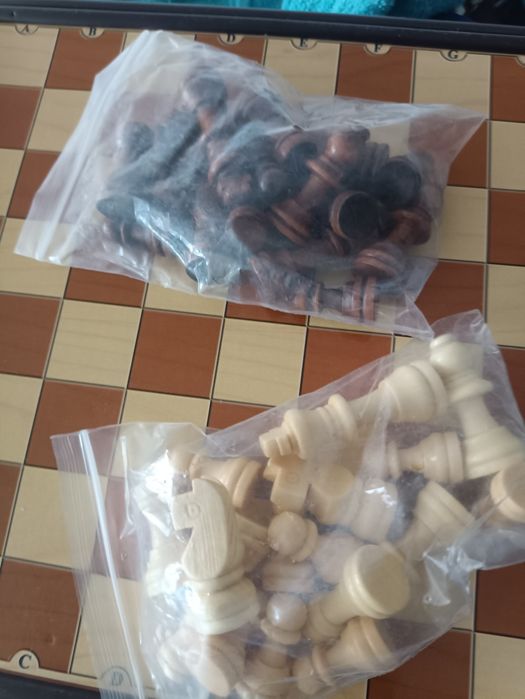 Настільні шахи дерев'яні